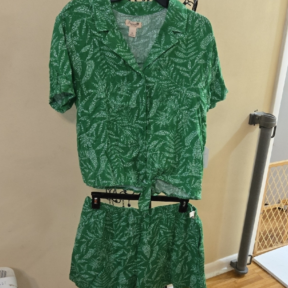 Green Leaf Print Pajama Set